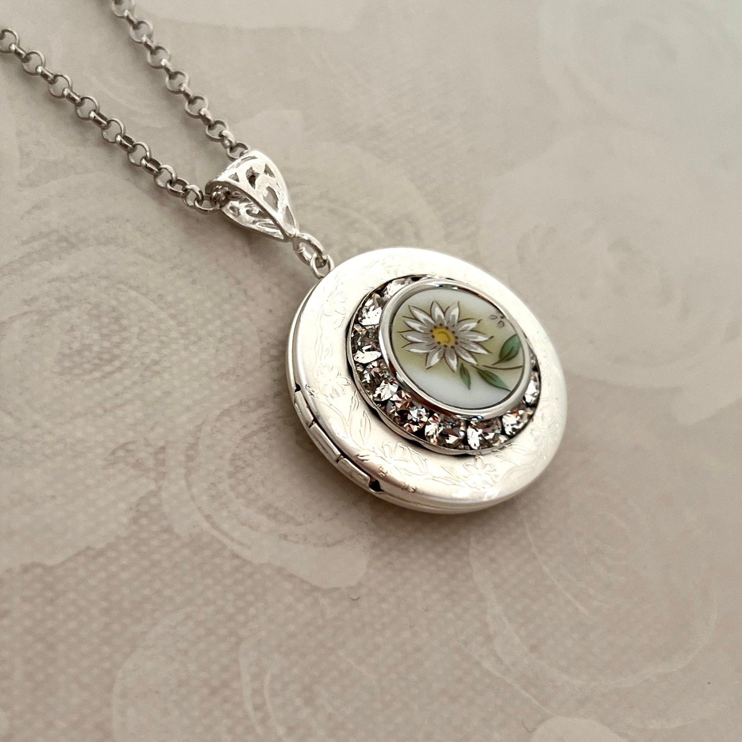 Daisy Flower Locket Necklace