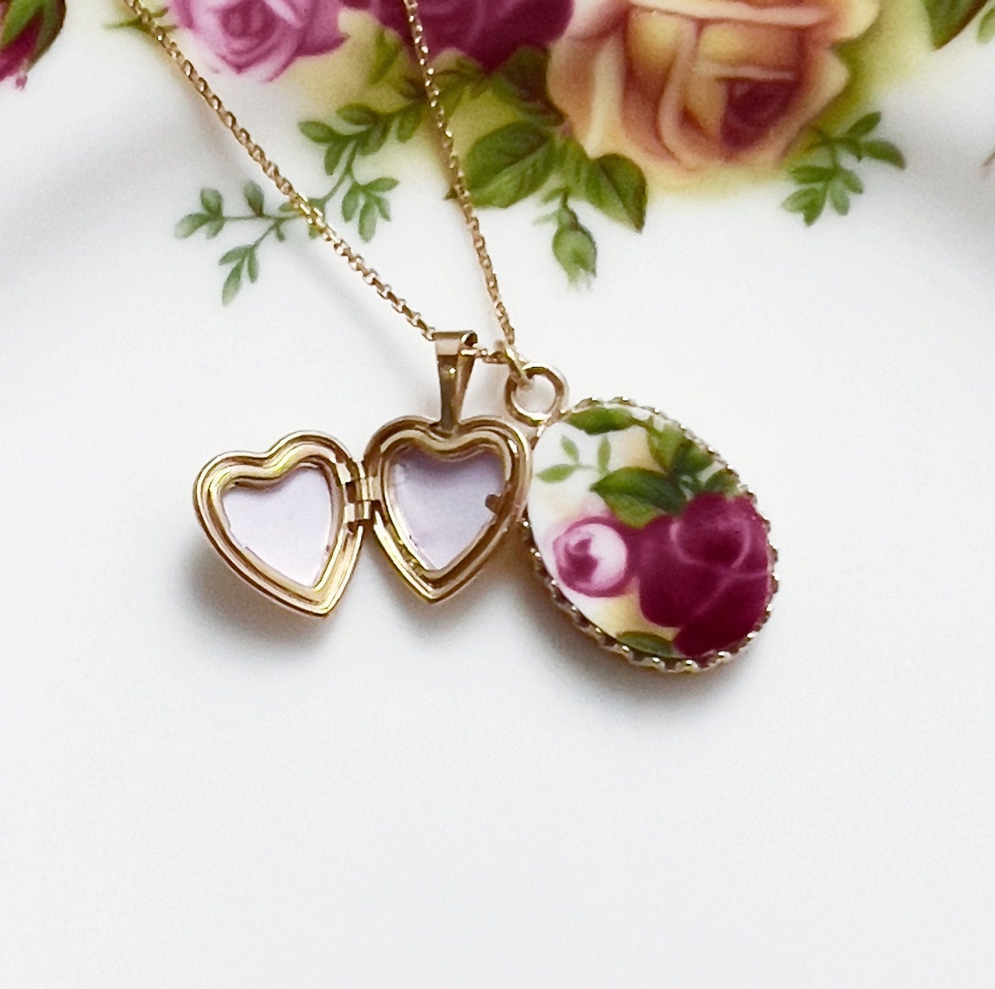 14k Solid Gold Old Country Roses Heart Locket Adjustable Necklace