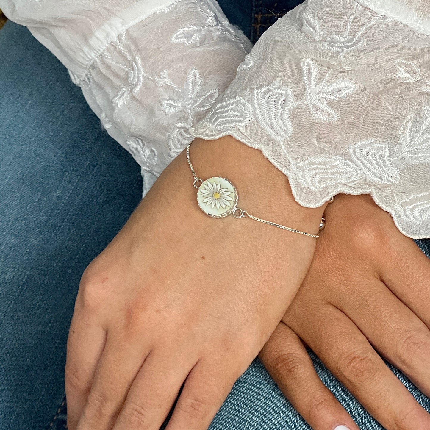 Dainty Daisy Bolo Bracelet