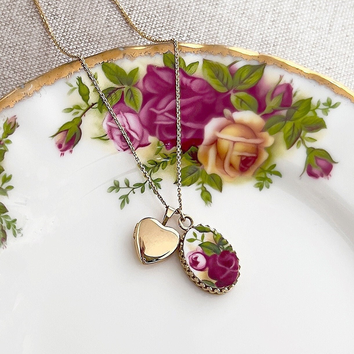 14k Solid Gold Old Country Roses Heart Locket Adjustable Necklace