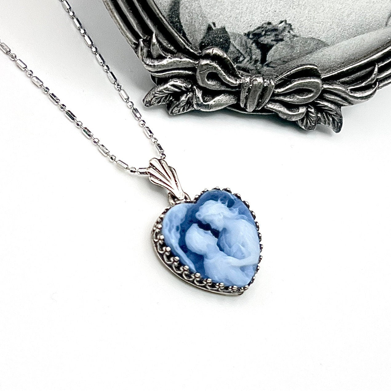 Romantic Couple Cameo Necklace, Heart Pendant, Anniversary Gift for Women