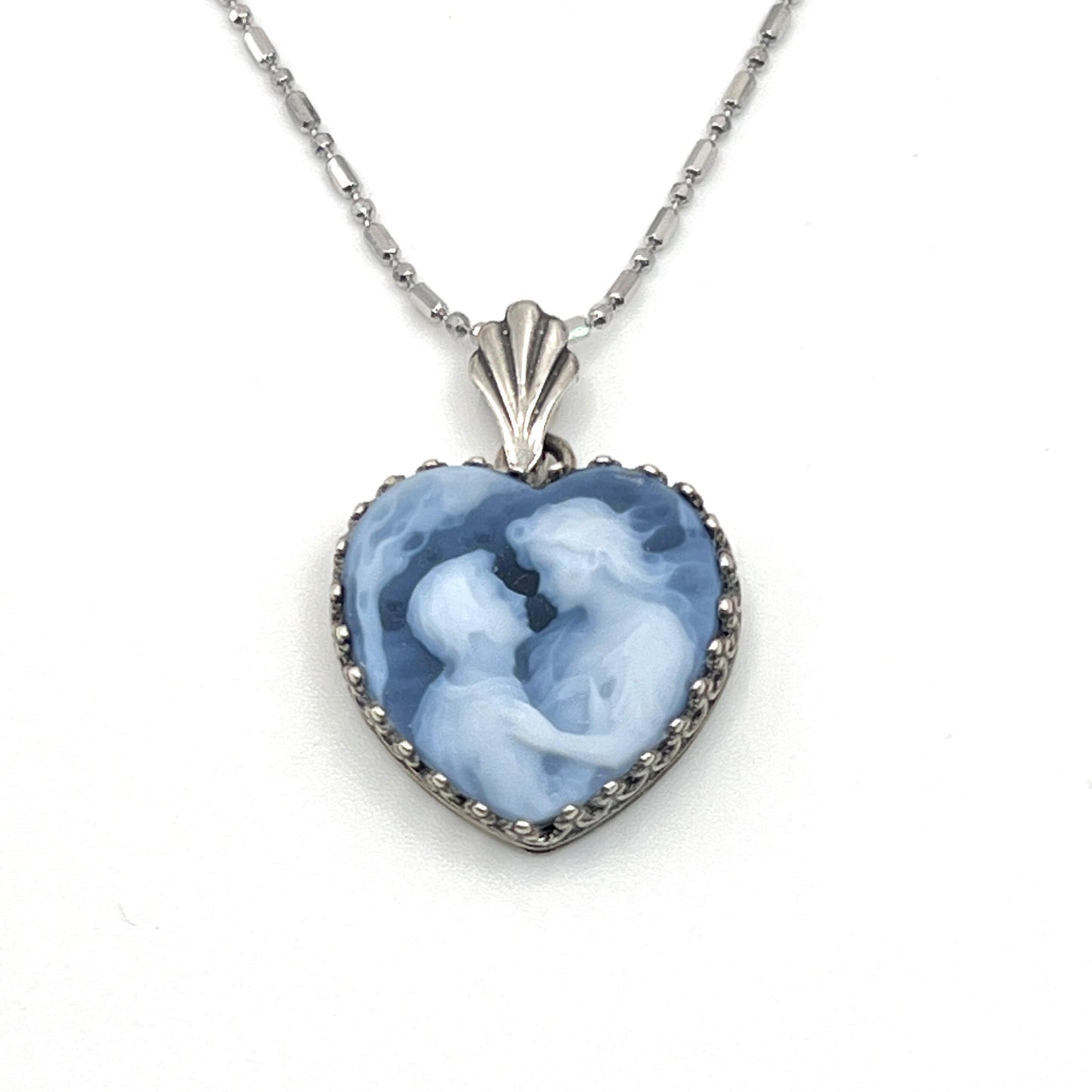 Romantic Couple Cameo Necklace, Heart Pendant, Anniversary Gift for Women