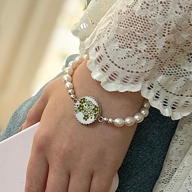 Corelle Spring Blossom Crazy Daisy Pearl Bracelet