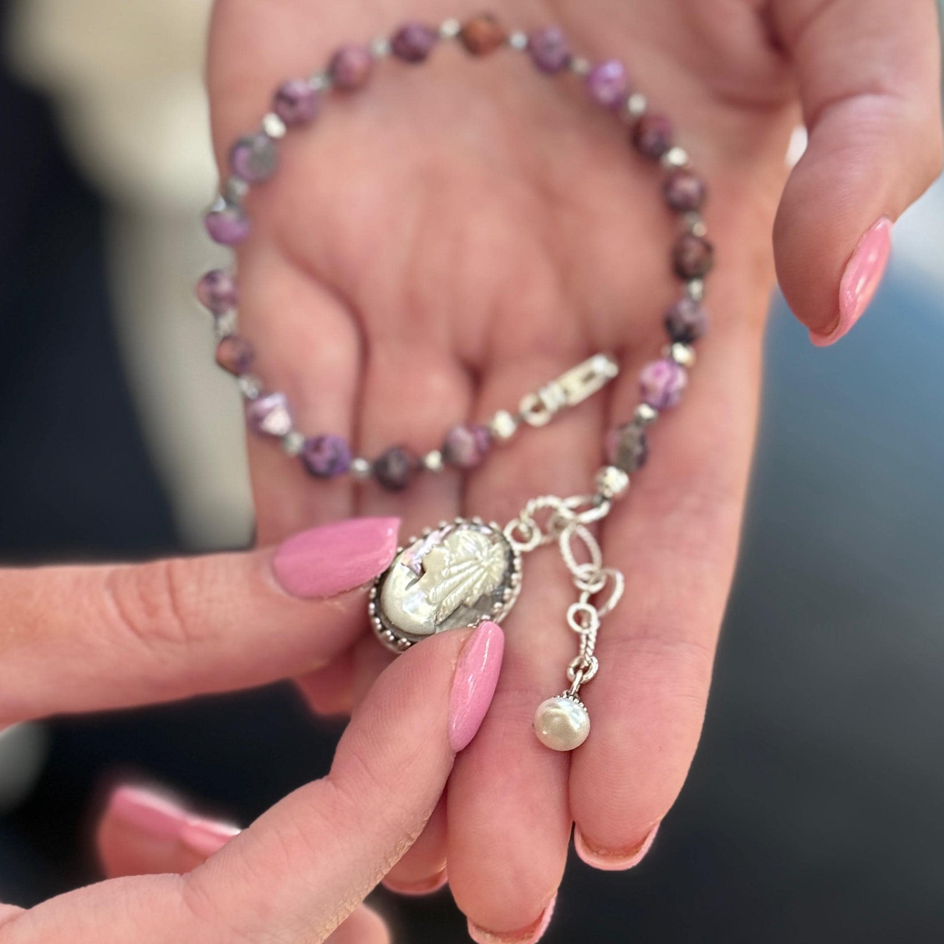 Mother of Pearl Shell Cameo Charm Bracelet, Gemstone Jewelry, Victorian Vintage Cameo, Unique Graduation Gift for Daughter, Girls, Women