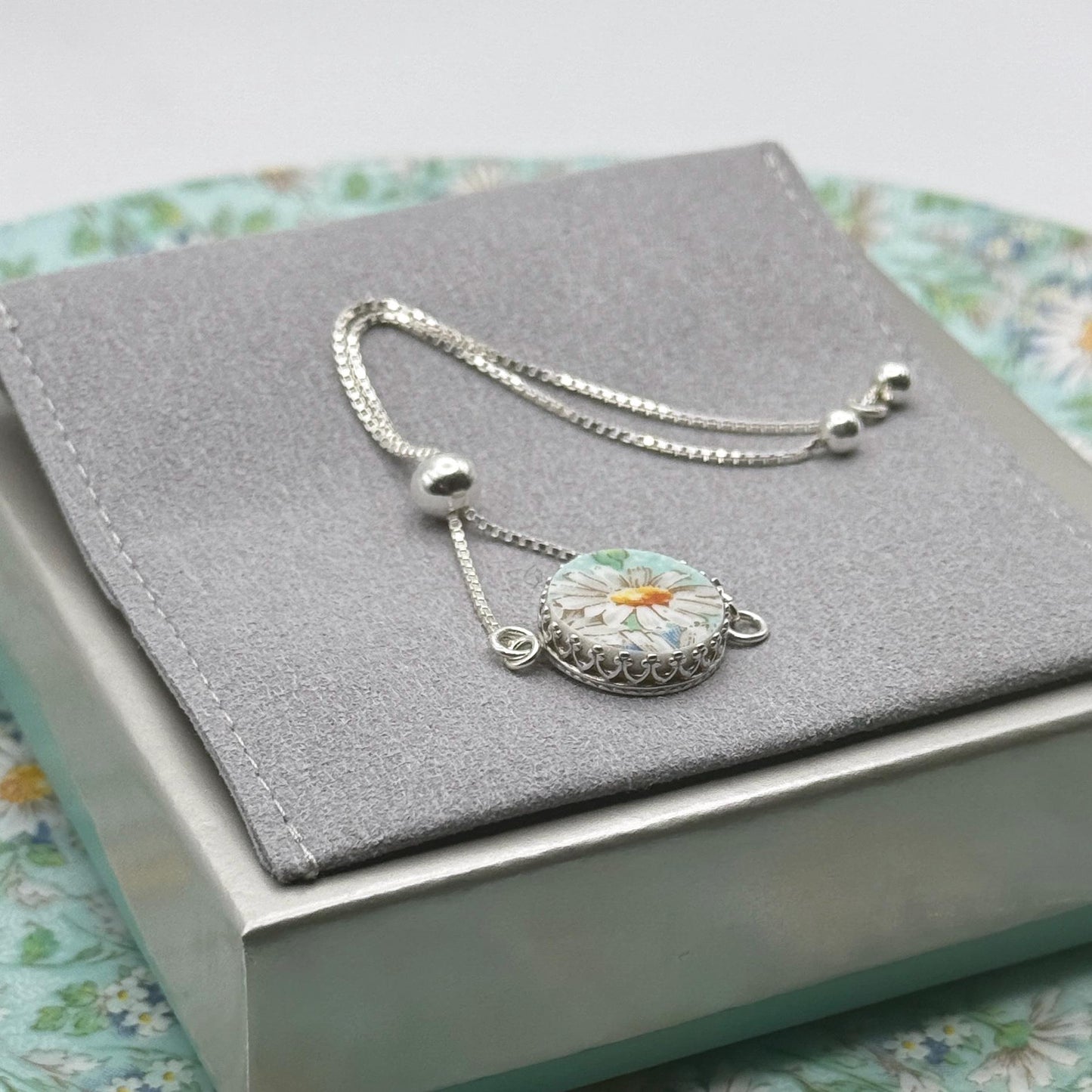 Dainty Daisy Bolo Bracelet, Adjustable Sterling Silver Bracelet, Broken China Jewelry, Unique Mothers Day Gifts for Mom, Shelley China