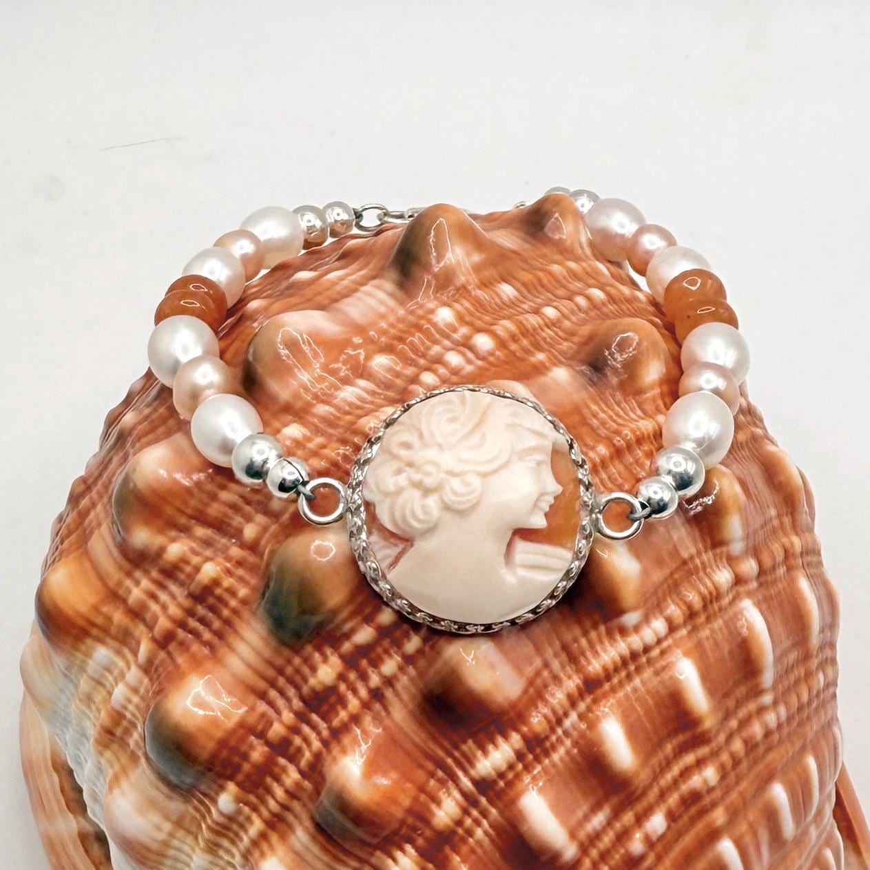 One-of-a-Kind Vintage Shell Cameo Bracelet, Unique Keepsake Anniversary Gift for Girlfriend, Gifts for Her, Keepsake, Italian Jewelry