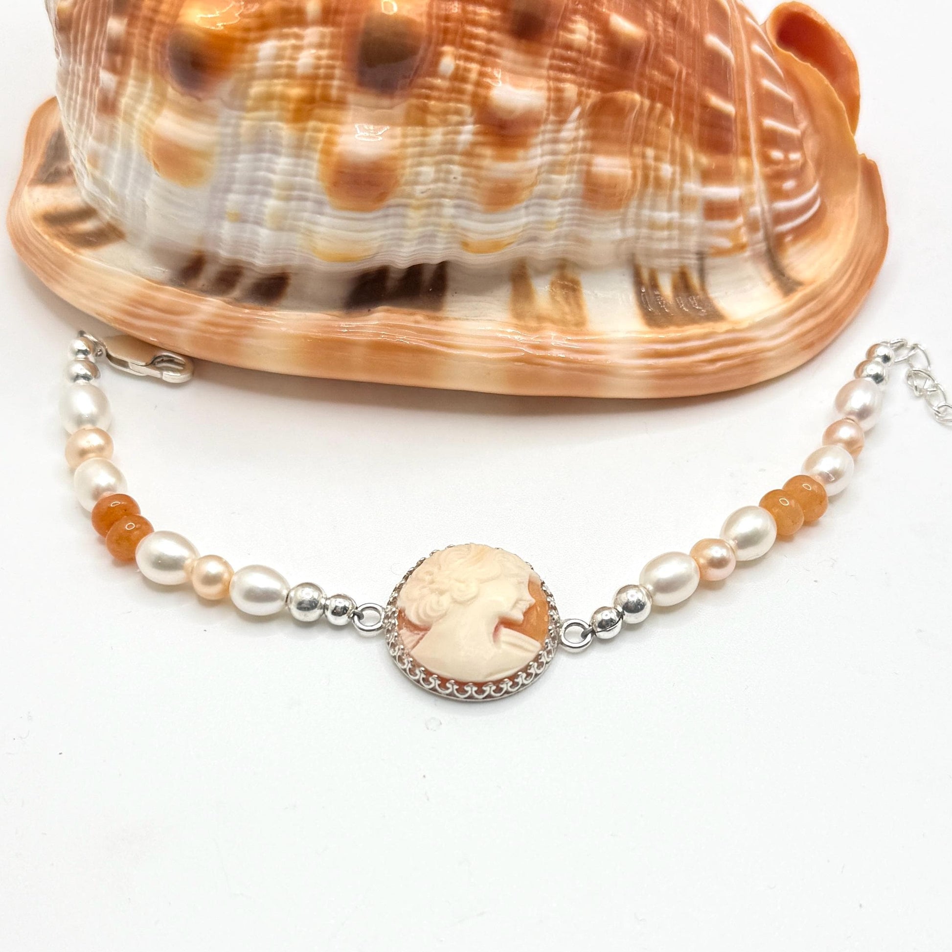 One-of-a-Kind Vintage Shell Cameo Bracelet, Unique Keepsake Anniversary Gift for Girlfriend, Gifts for Her, Keepsake, Italian Jewelry