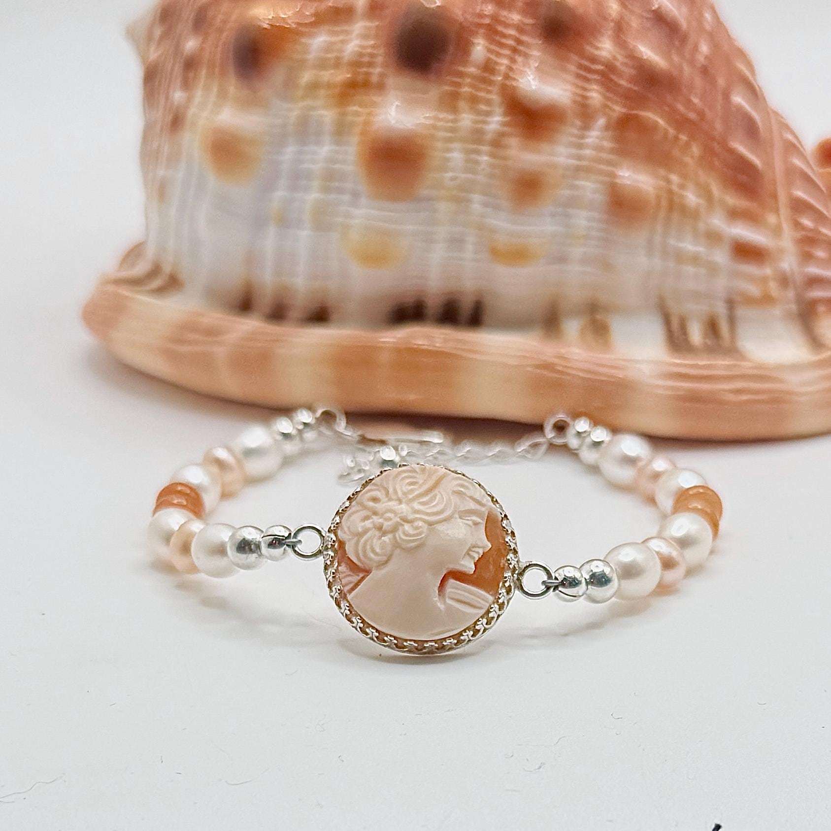One-of-a-Kind Vintage Shell Cameo Bracelet, Unique Keepsake Anniversary Gift for Girlfriend, Gifts for Her, Keepsake, Italian Jewelry