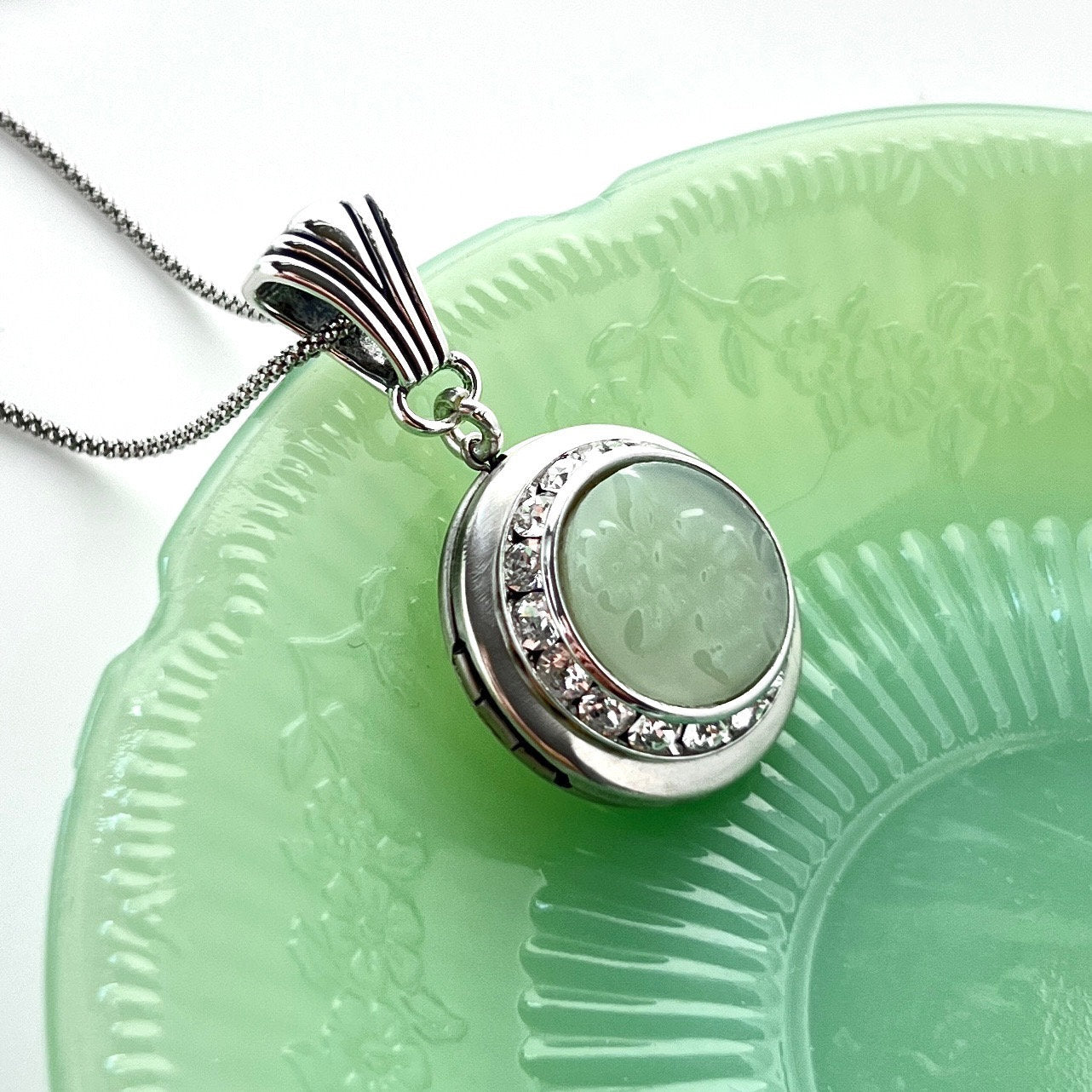 Adjustable Jadeite Photo Locket Fire King Alice Pattern, Crystal Locket Necklace, Gift for Wife