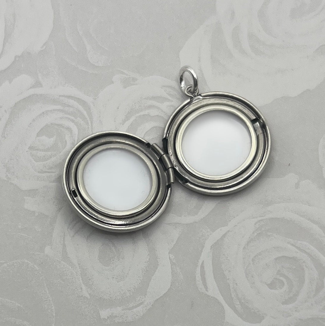 Pearl Photo Locket Necklace, Unique Birthday Gift for Women, Adjustable Sterling Silver Locket, Handmade Crystal and Mother of Pearl Jewelry
