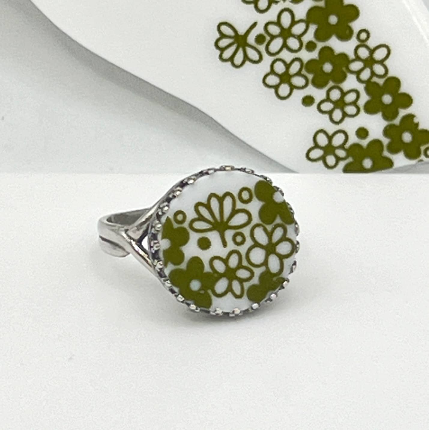 Crazy Daisy Spring Blossom Corelle Ring, Retro Vintage Glass Jewelry, Sterling Silver Adjustable Round Ring