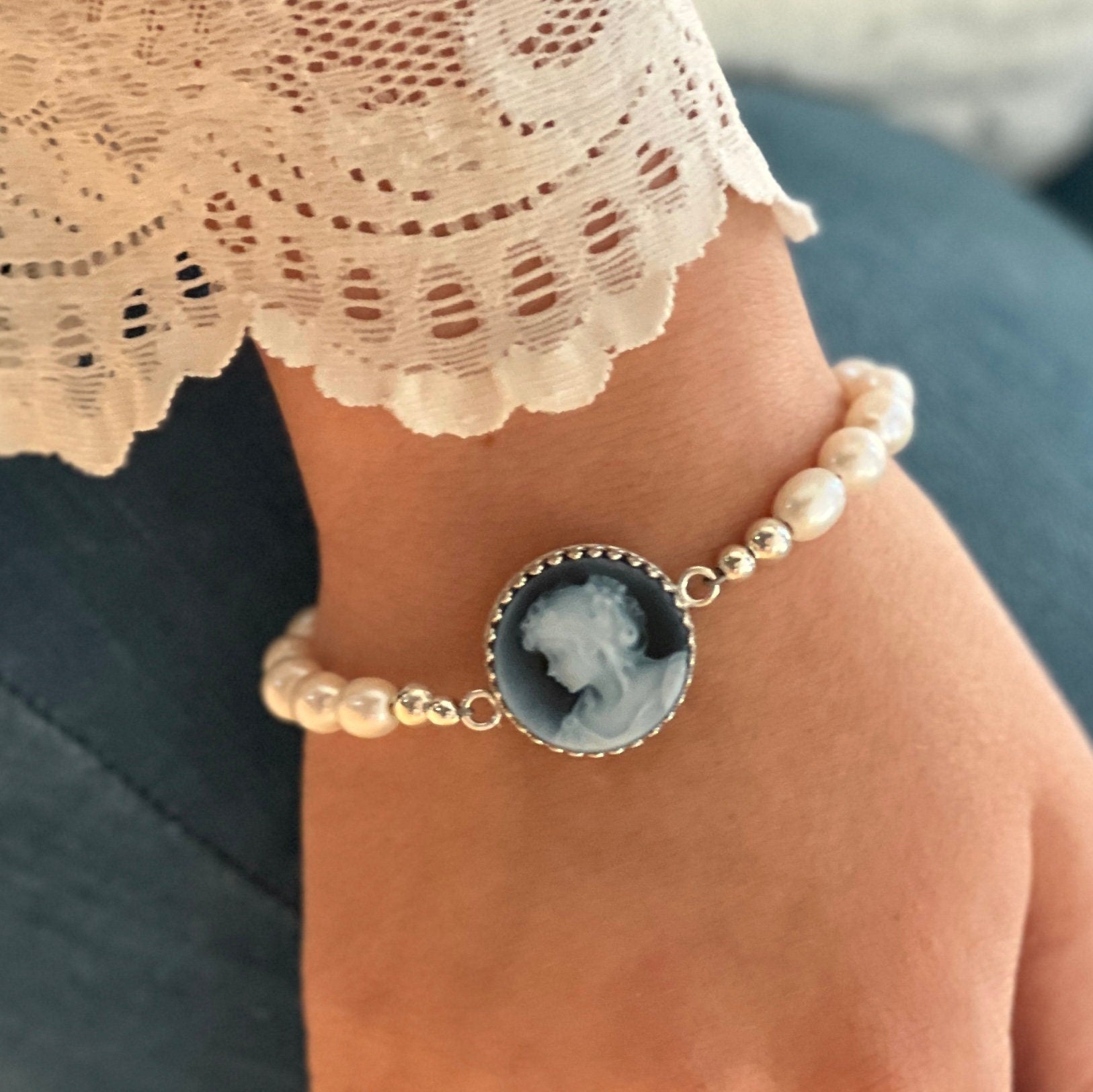 Cameo Freshwater Pearl Bracelet, Unique Jewelry Gifts for Women, Authentic Cameo Jewelry, Elegant Woman Silhouette, Real Blue Agate Cameo