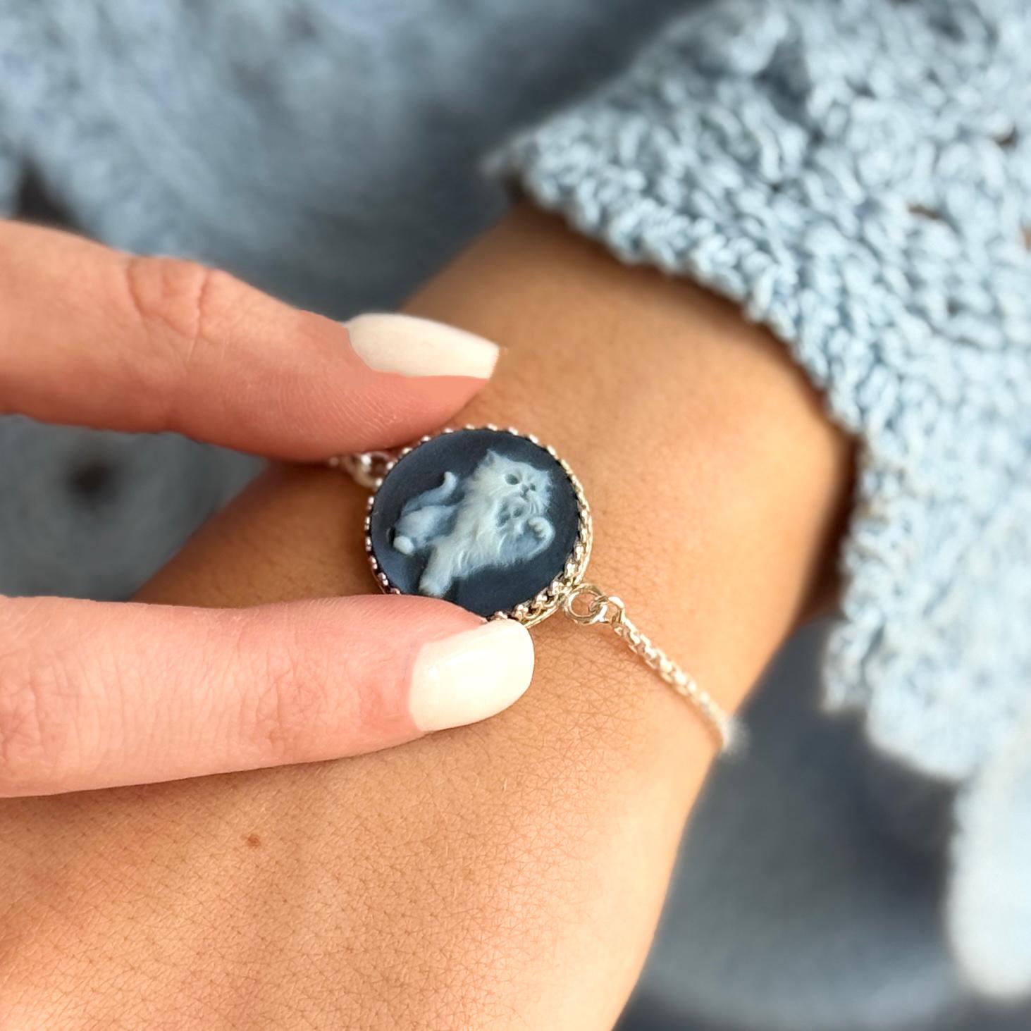 Sterling Silver Cat Cameo Adjustable Bracelet, Unique Wedding Anniversary Gifts for Her, Bolo Bracelet, Blue Cameo Jewelry, Gemstone