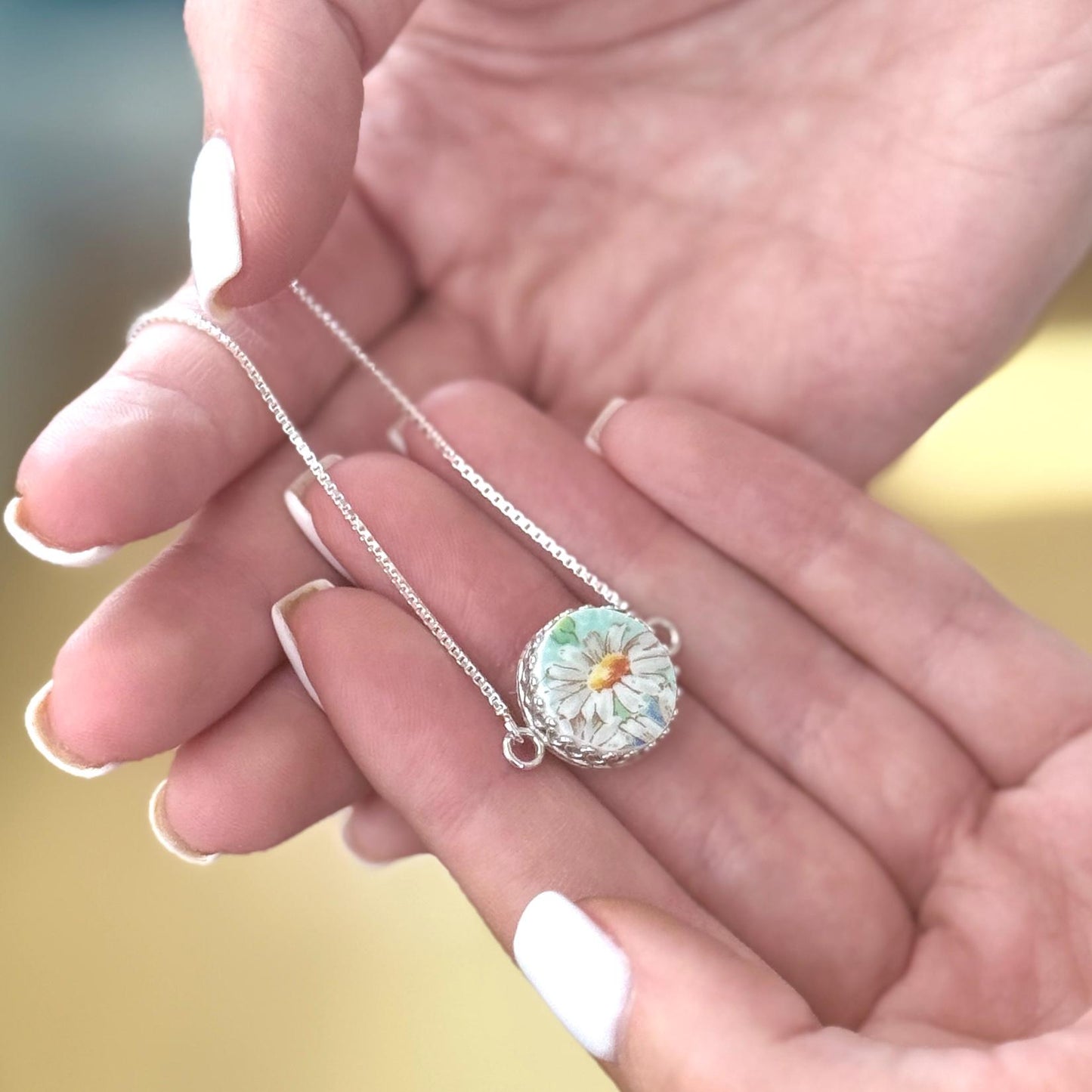 Dainty Daisy Bolo Bracelet, Adjustable Sterling Silver Bracelet, Broken China Jewelry, Unique Mothers Day Gifts for Mom, Shelley China