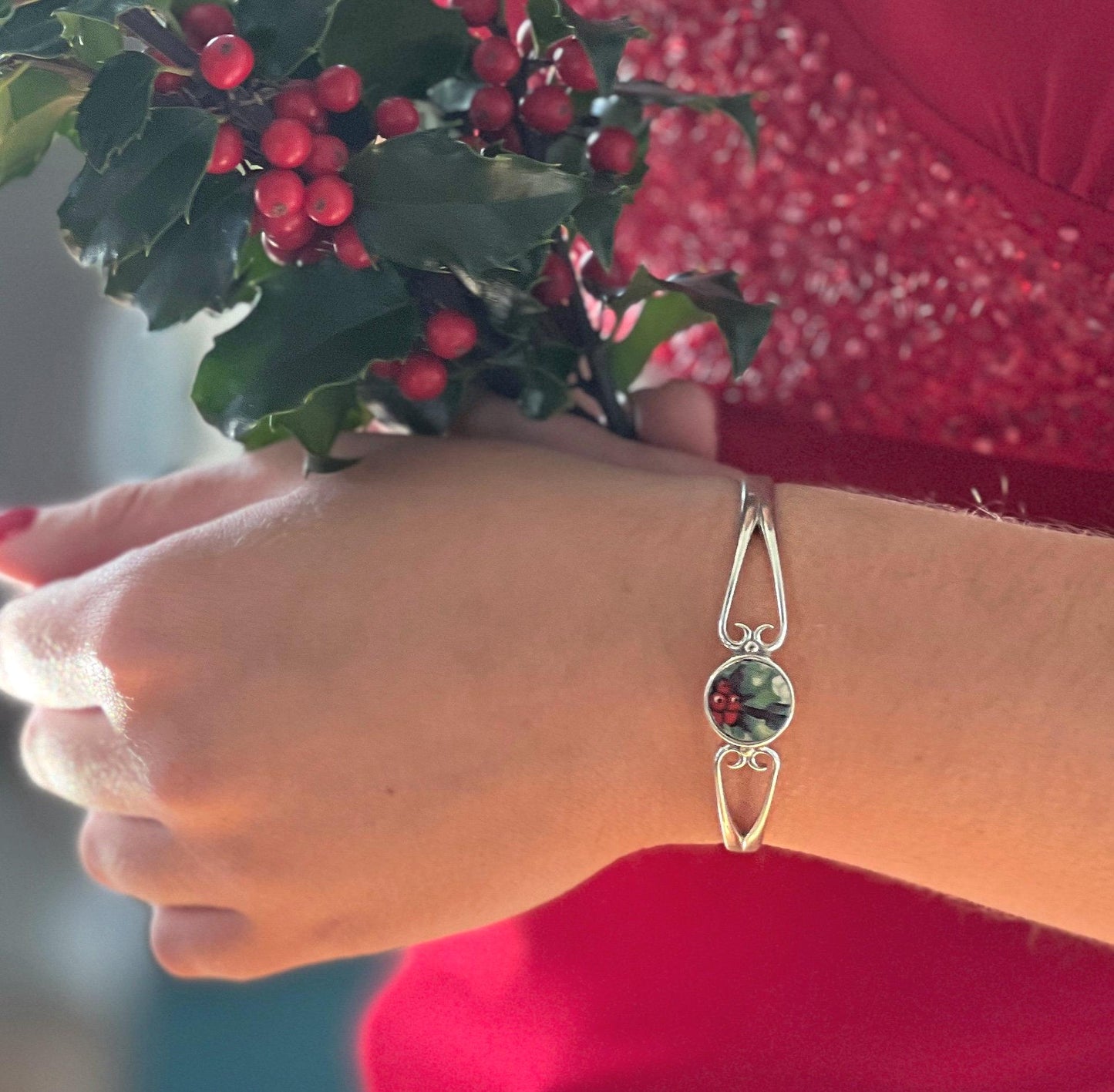 Dainty Christmas Bracelet, Unique Christmas Gifts for Women, Broken China Jewelry