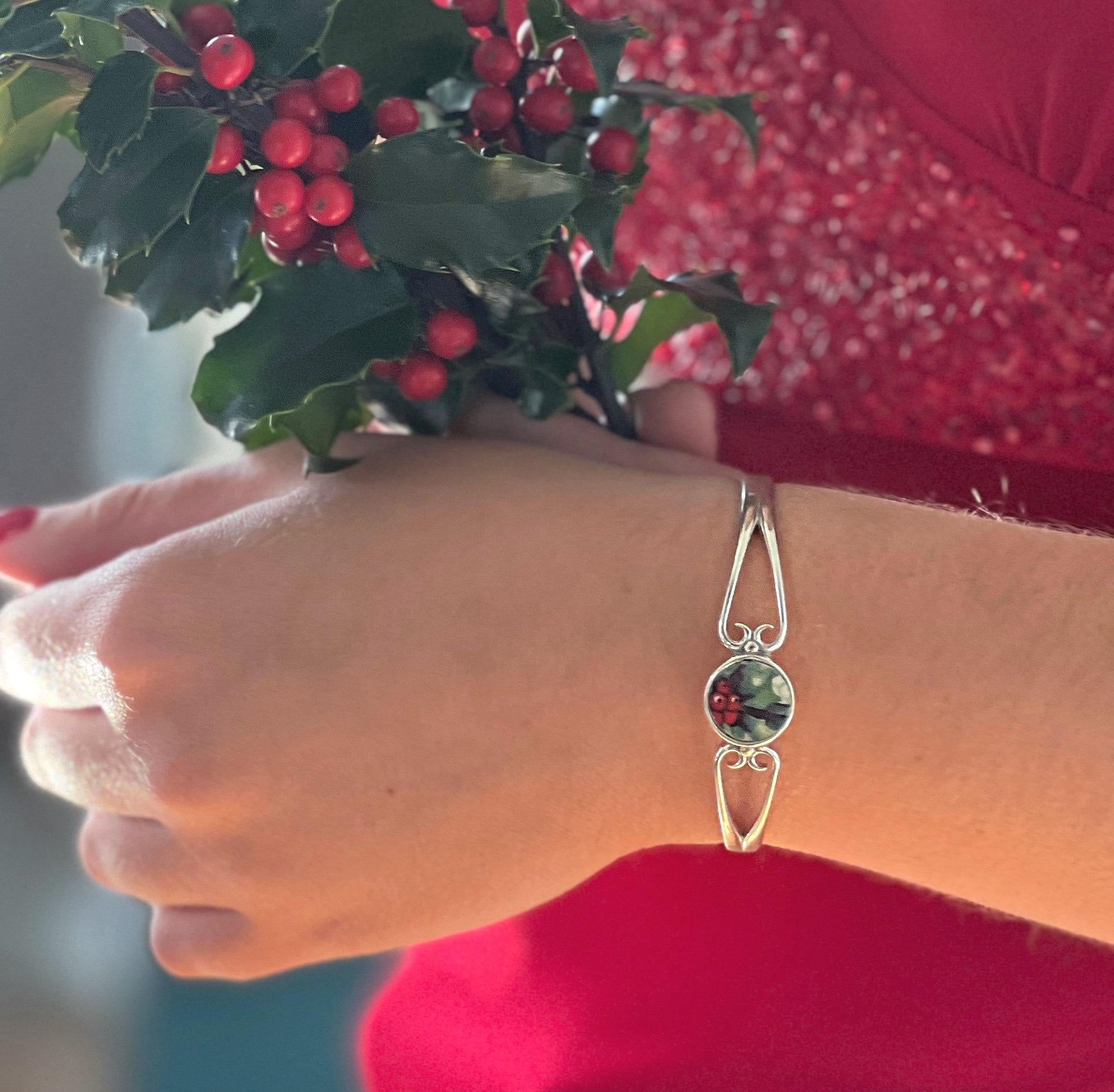 Dainty Christmas Bracelet, Unique Christmas Gifts for Women, Broken China Jewelry