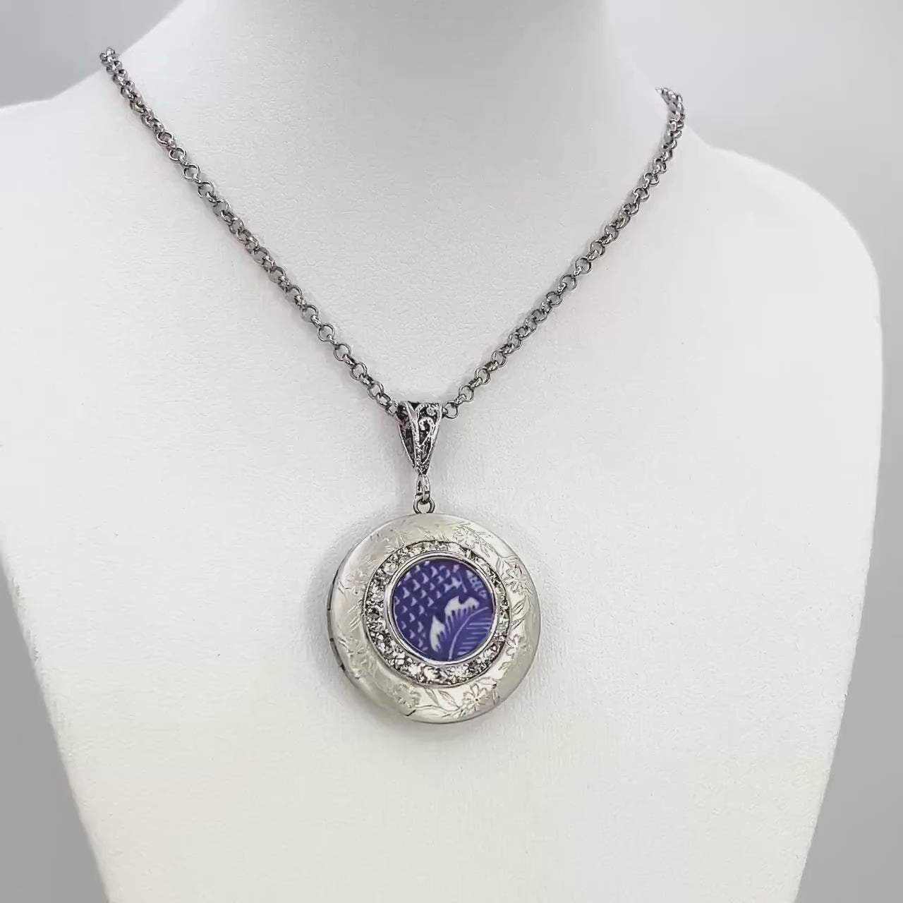 Blue Willow Locket Necklace, Vintage Broken China Jewelry, Gifts for Mom