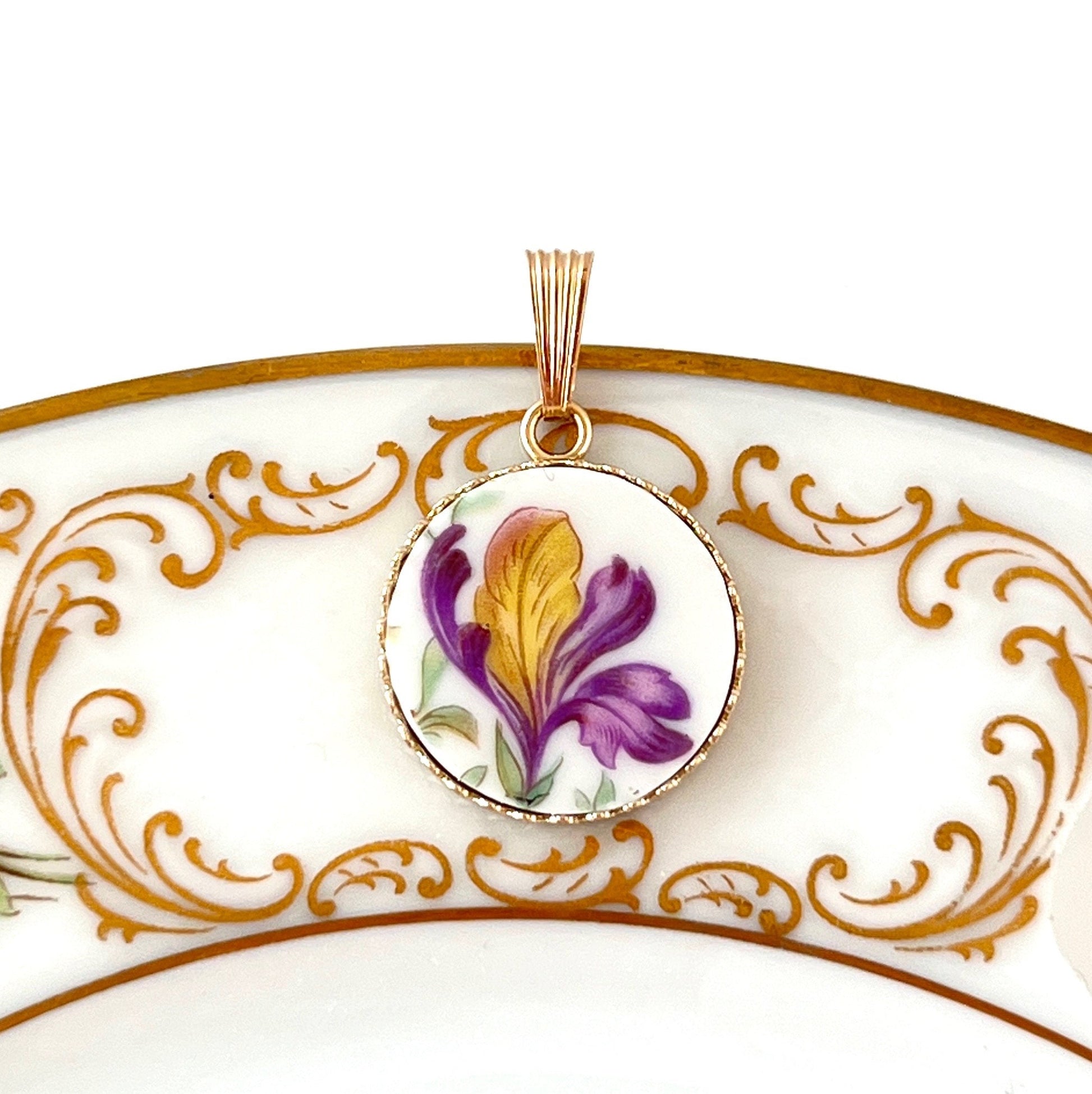 14k Iris Flower Gold Pendant