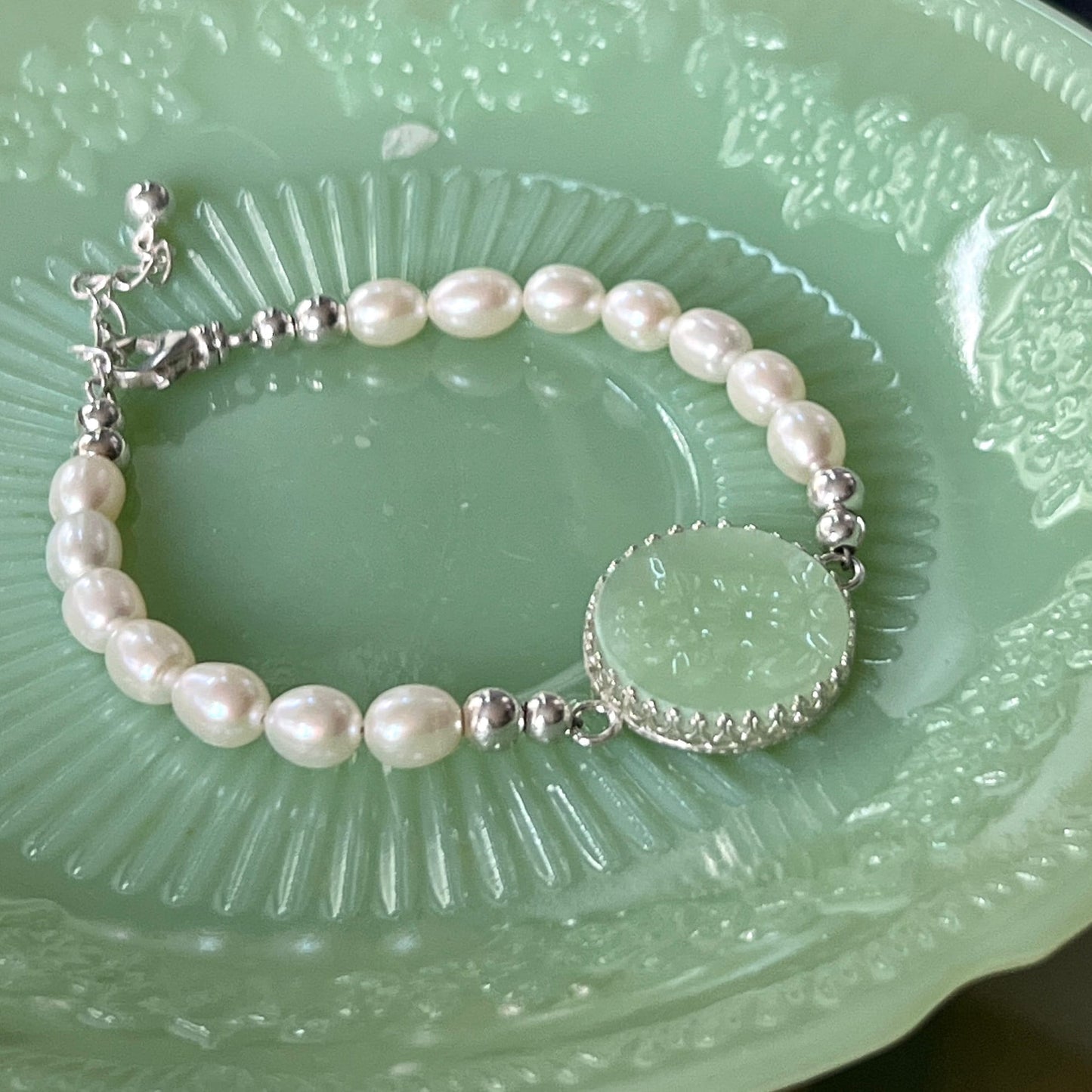 Alice Fire King Jadeite, Freshwater Pearl Bracelet, Vintage Depression Glass, Unique Jewelry Gifts for Women, Gifts for Women
