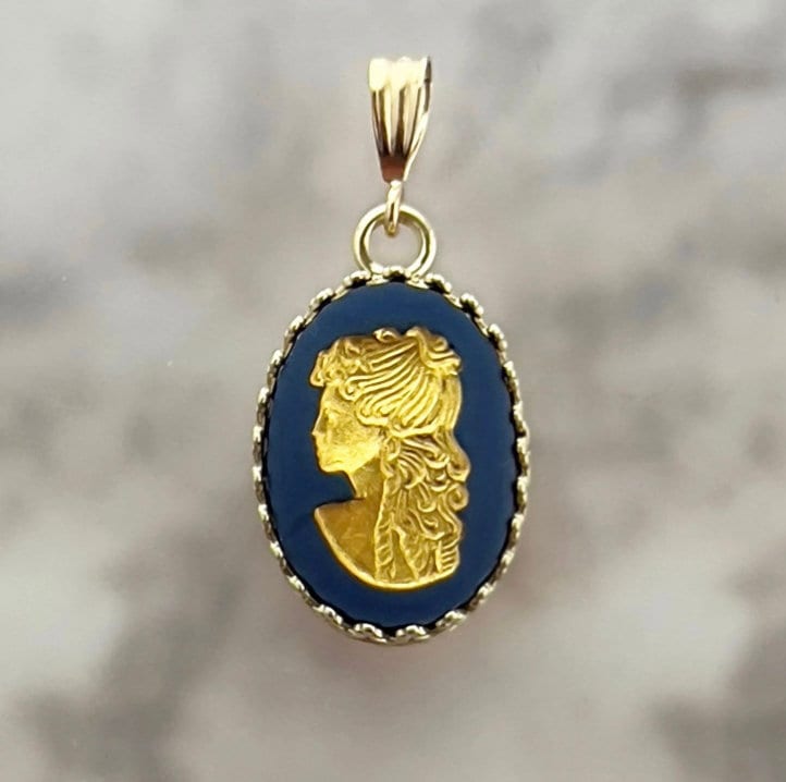 14k Gold Cameo Pendant Necklace