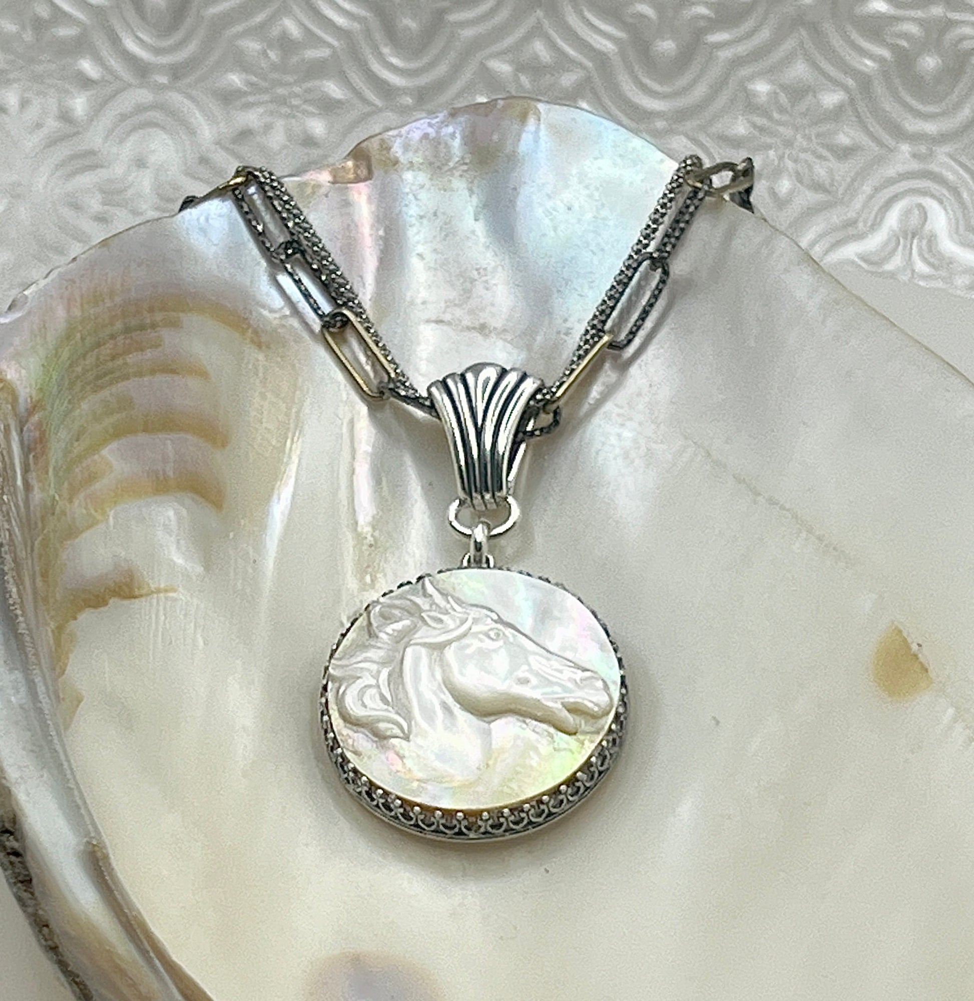 Vintage Horse Cameo Necklace, Horse Jewelry, Mother of Pearl Shell, Equestrian Jewelry, Unique Equine Gifts for Women, Elegant Cameo