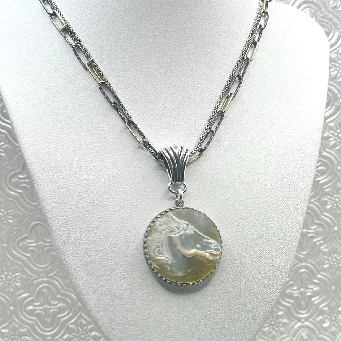 Vintage Horse Cameo Necklace, Horse Jewelry, Mother of Pearl Shell, Equestrian Jewelry, Unique Equine Gifts for Women, Elegant Cameo